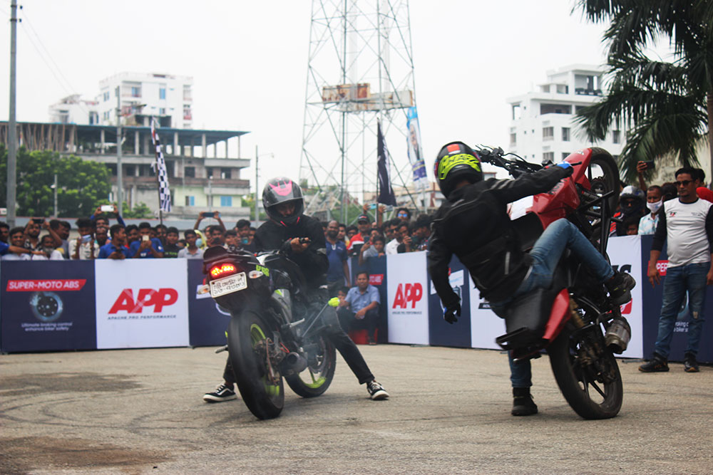 Apache-Pro-Performance-Stunt-Show-in-Rajshahi2-1655891566.jpg