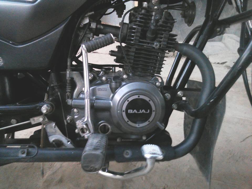 Bajaj Platina Engine