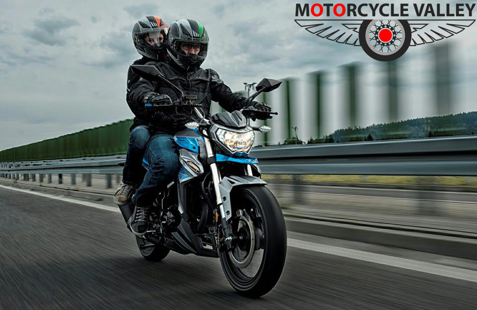 How-to-ride-motorcycle-with-pillion-or-luggage