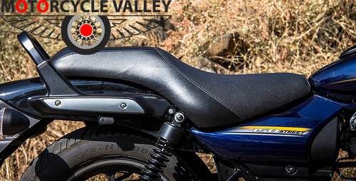 bajaj-avenger-150-street-saddle