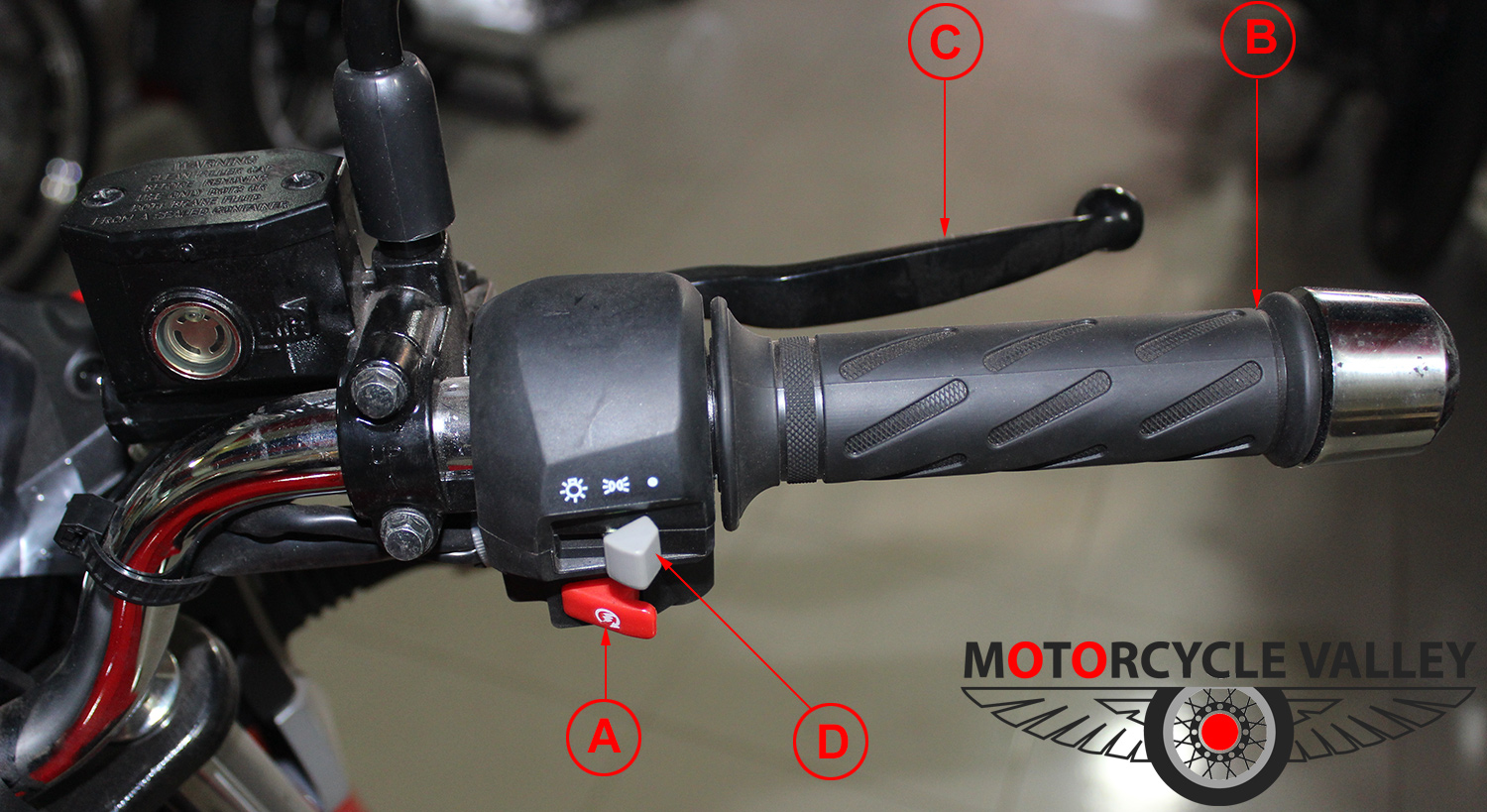 motorcycle-handlebar-right-controls