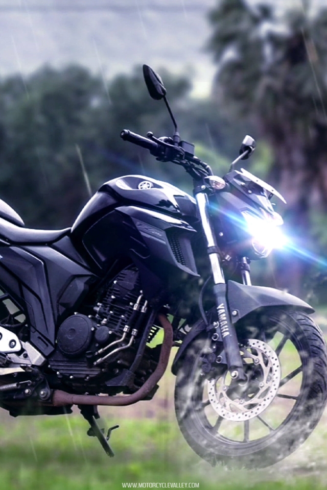 Yamaha FZS-FI V3 DLX Price, Images, Mileage, Specs & Features