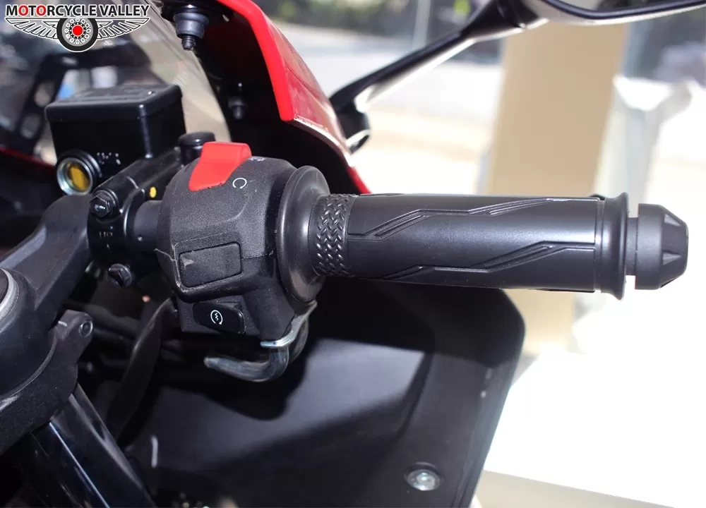 R15 V3 Photo Gallery . All kind of Yamaha R15 V3 Dual ABS Images