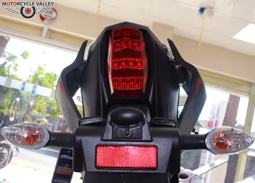 R15 V3 Photo Gallery . All kind of Yamaha R15 V3 Dual ABS Images