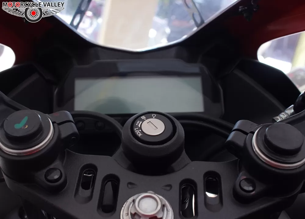 R15 V3 Photo Gallery . All kind of Yamaha R15 V3 Dual ABS Images